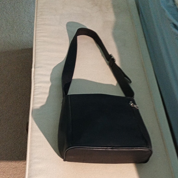 Vintage Black unisex Coronado Black Leather Concealed Weapon Crossbody Bag - Picture 1 of 11
